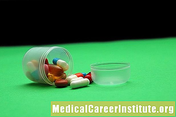 Ogologo oge iji ọgwụ nje na adenoma colorectal